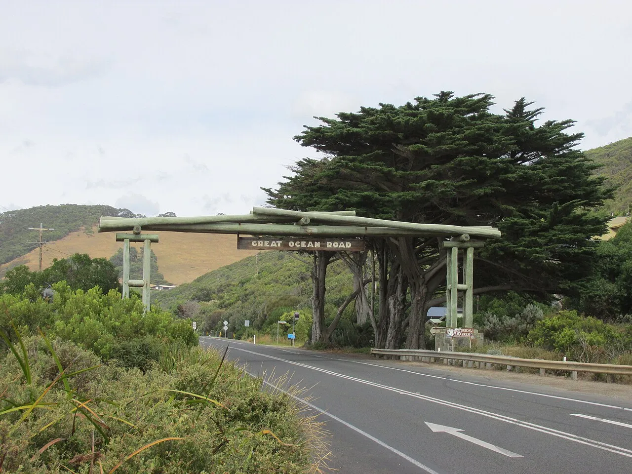 The timber Memorial Arch over the Great Ocean Road at Eastern View